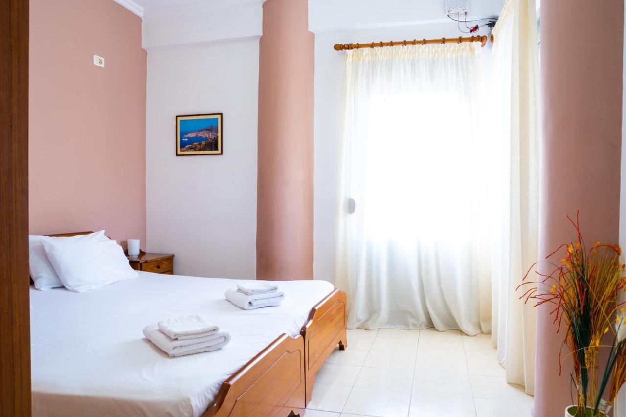 Work-Friendly Central Apartments, Sarande Exterior photo