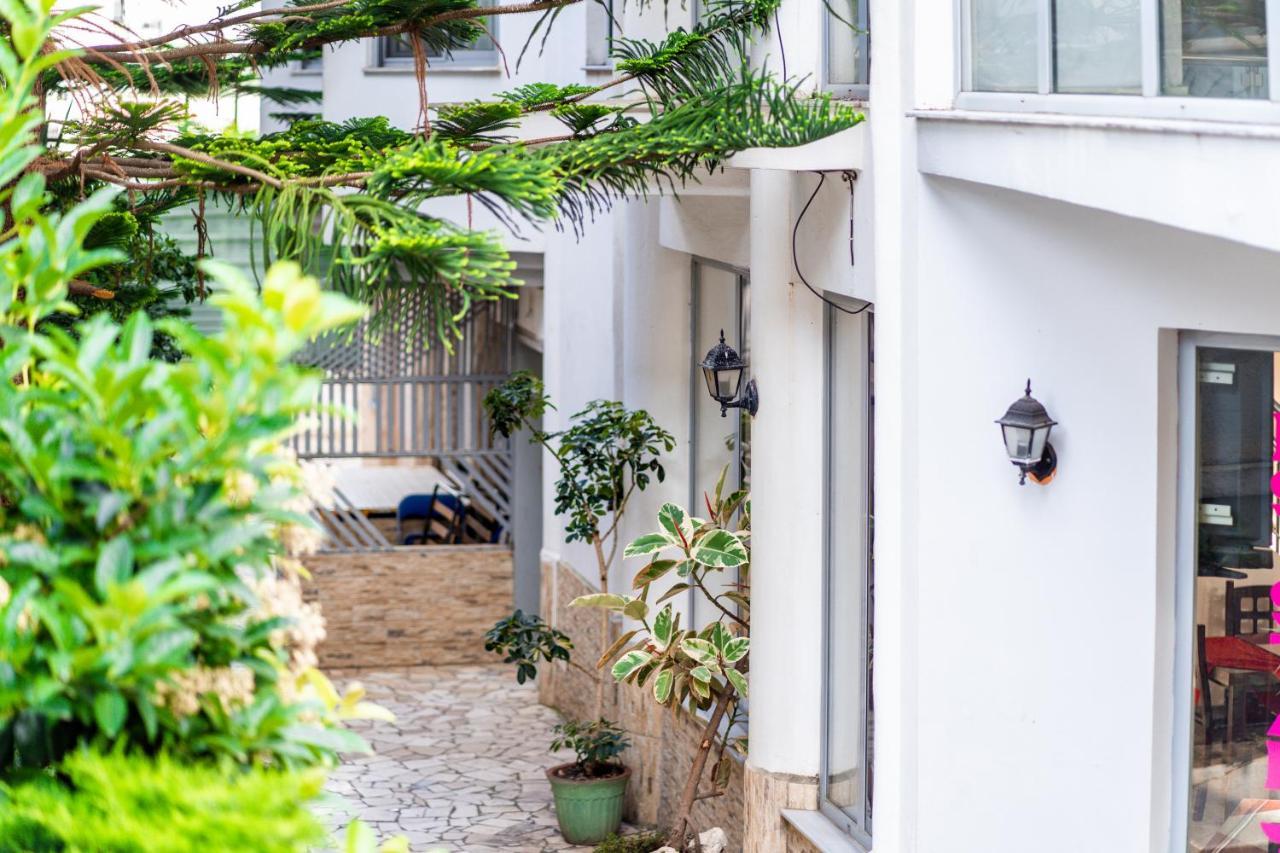 Work-Friendly Central Apartments, Sarande Exterior photo