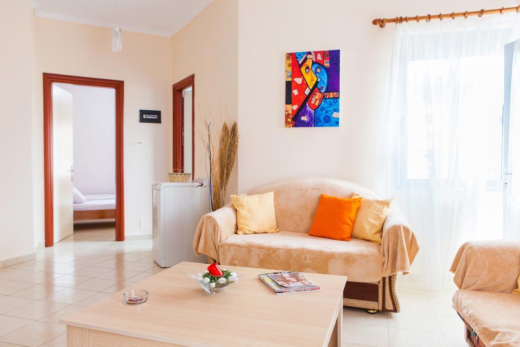 Work-Friendly Central Apartments, Sarande Exterior photo